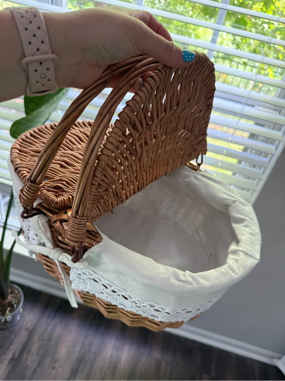 Woven Straw Picnic Basket Handbag with White Lace Trim